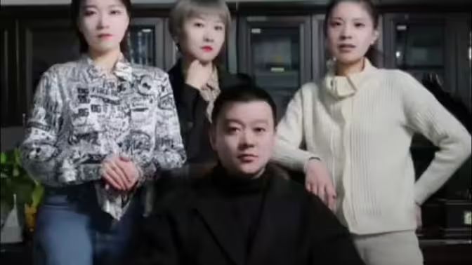 夏總，合租女孩太調(diào)皮（合租帥哥是總）(全集)